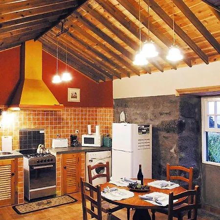 Homes Adegas Do Pico In Pra Nha De Baixo Pico Azores * Prainha (Sao Roque do Pico)